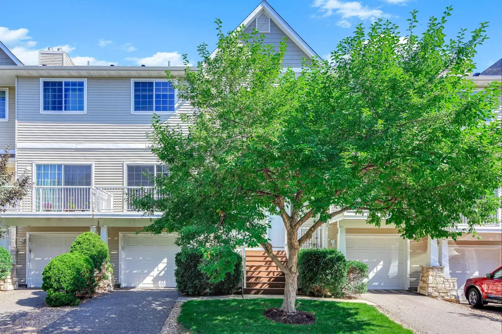 428 Willoughby Way W Minnetonka, MN 55305