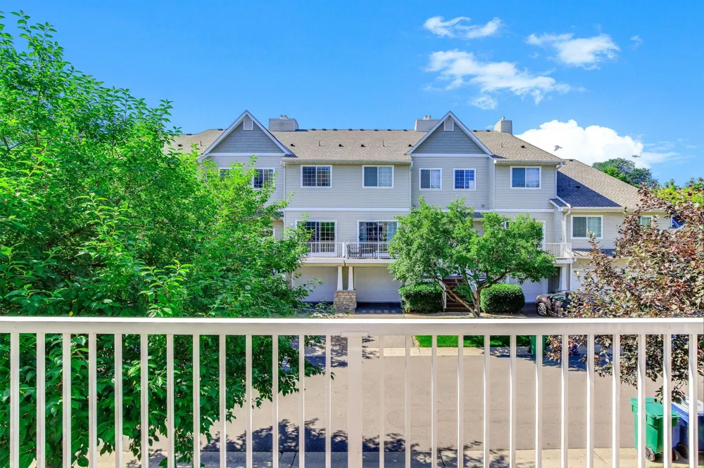 428 Willoughby Way W Minnetonka, MN 55305