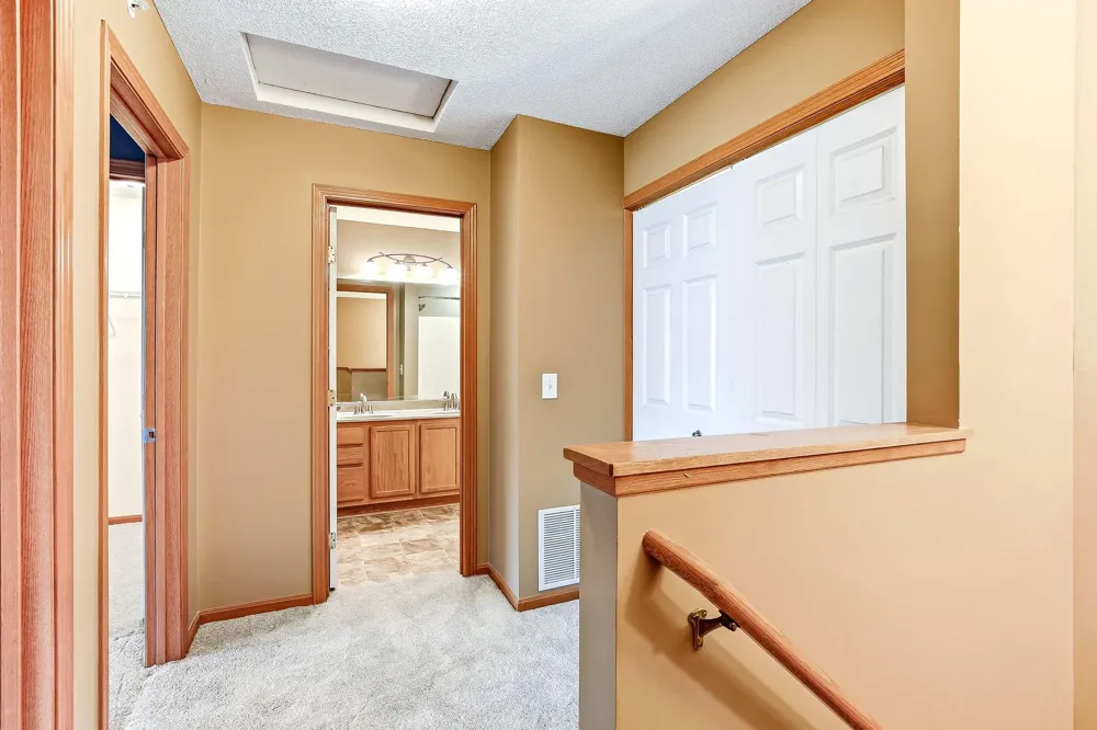 428 Willoughby Way W Minnetonka, MN 55305