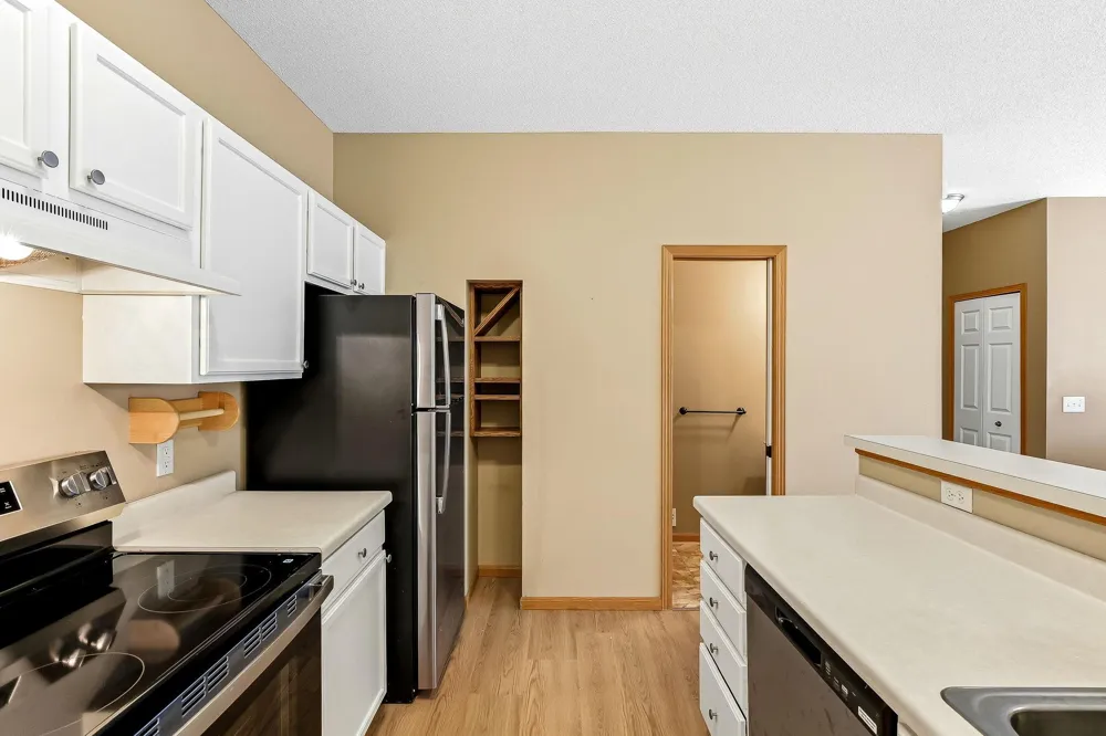 428 Willoughby Way W Minnetonka, MN 55305