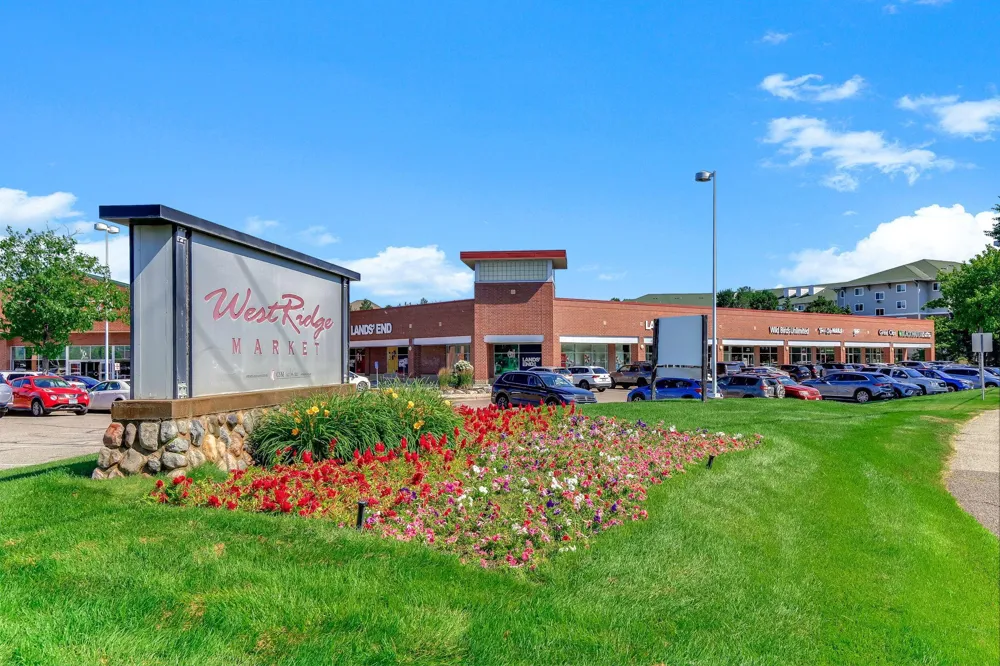 428 Willoughby Way W Minnetonka, MN 55305