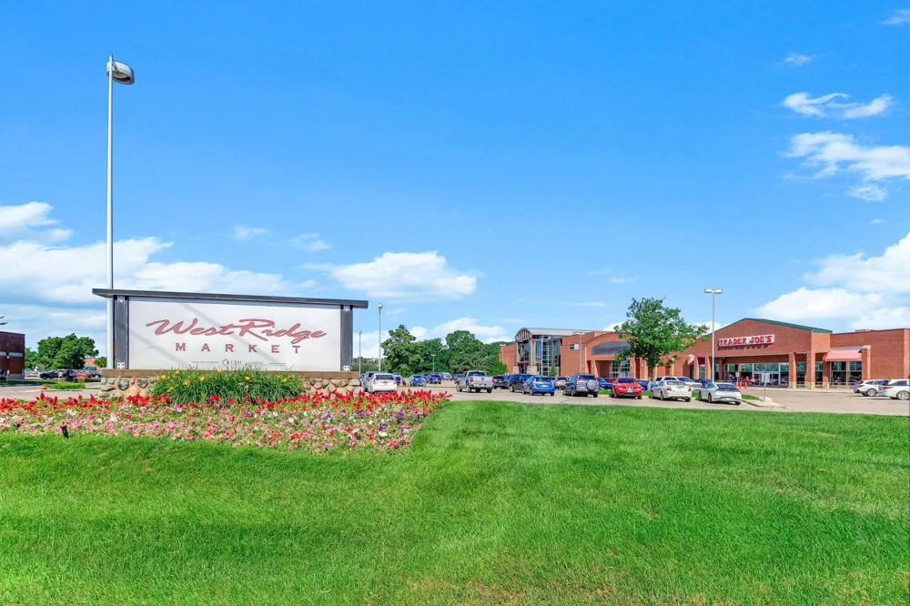 428 Willoughby Way W Minnetonka, MN 55305