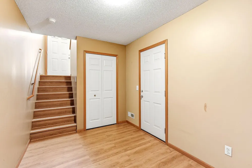 428 Willoughby Way W Minnetonka, MN 55305