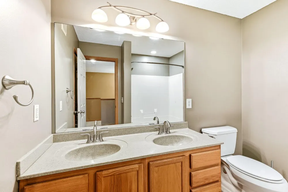 428 Willoughby Way W Minnetonka, MN 55305