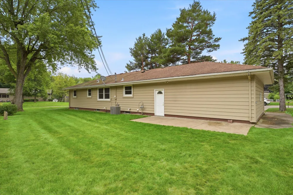 112 Willow Drive SW Saint Michael, MN 55376