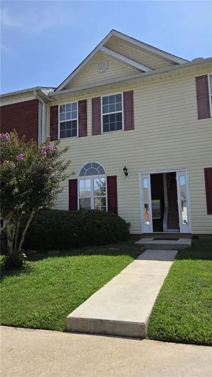 4210 Oakwood Rd #B2 Oakwood, GA 30566