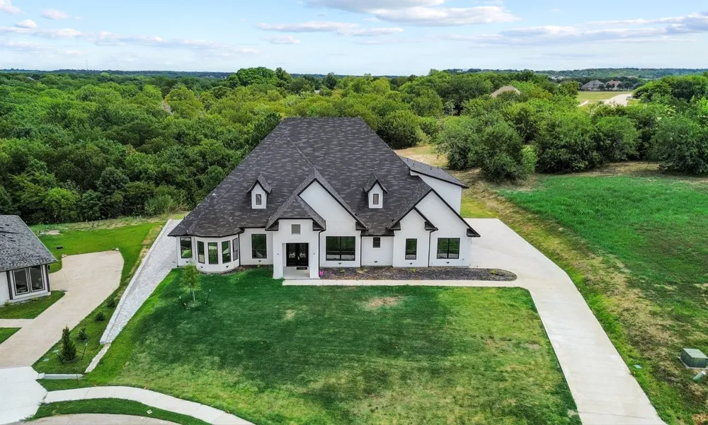 1107 Lily Court Grand Prairie, TX 75104