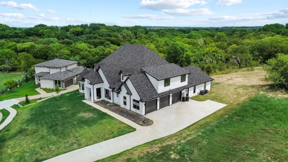 1107 Lily Court Grand Prairie, TX 75104