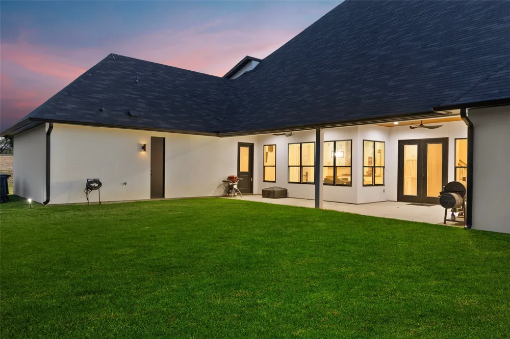 1107 Lily Court Grand Prairie, TX 75104