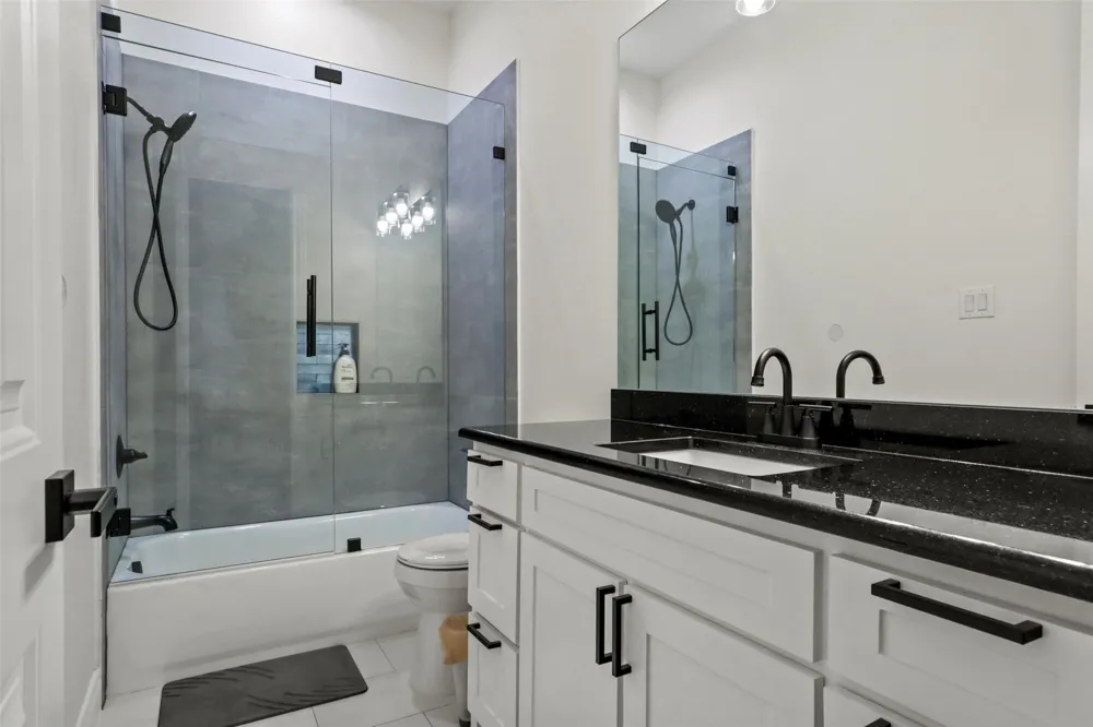 1107 Lily Court Grand Prairie, TX 75104