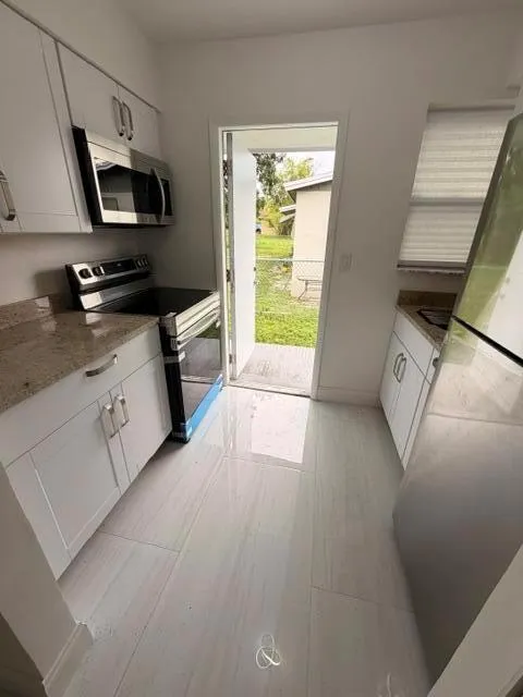 968 W 9TH STREET #B2 Riviera Beach, FL 33404