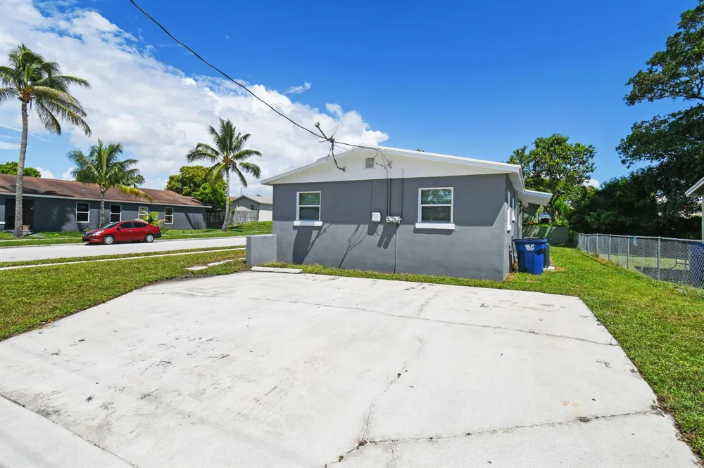 968 W 9TH STREET #B2 Riviera Beach, FL 33404