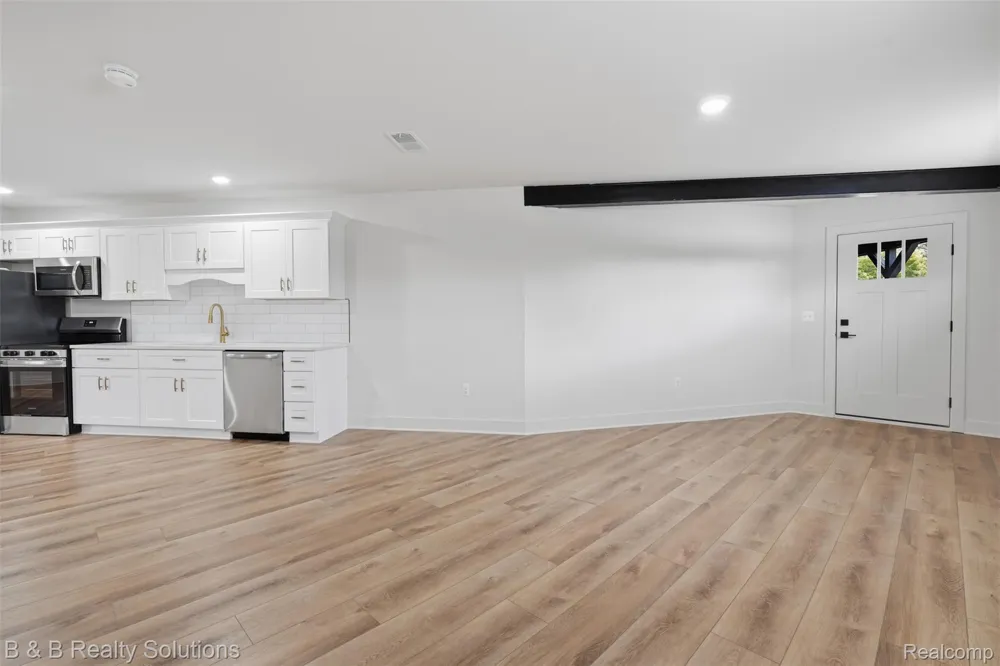 780 Van Dyke Road #Apartment #3 Almont Village, MI 48003