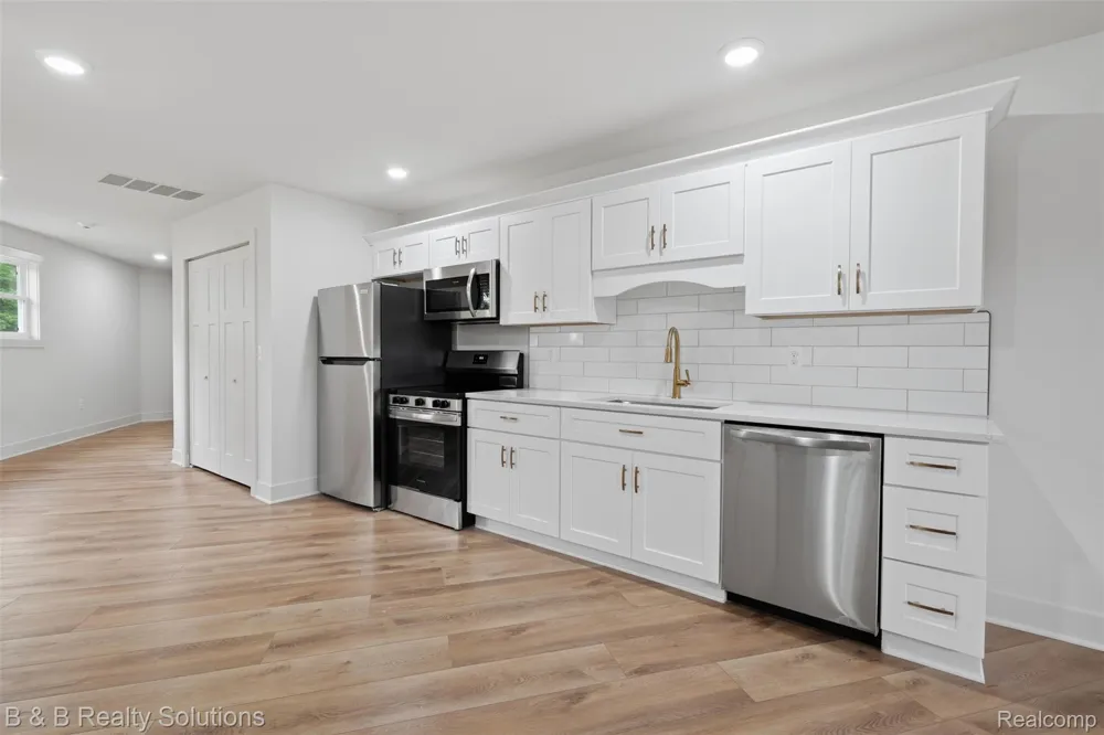 780 Van Dyke Road #Apartment #3 Almont Village, MI 48003