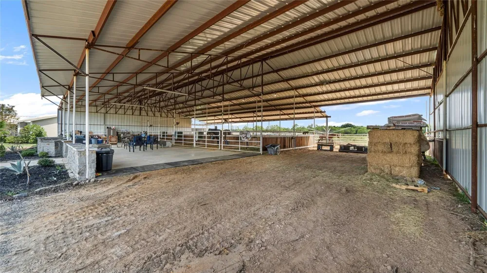 8075 County Road 151 Kaufman, TX 75142