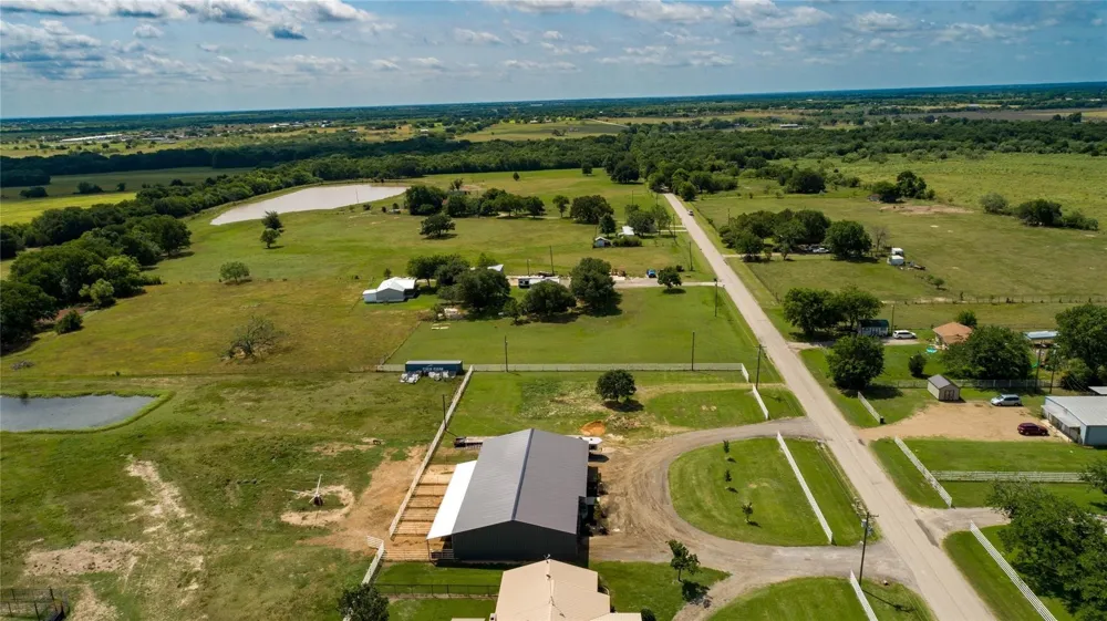 8075 County Road 151 Kaufman, TX 75142