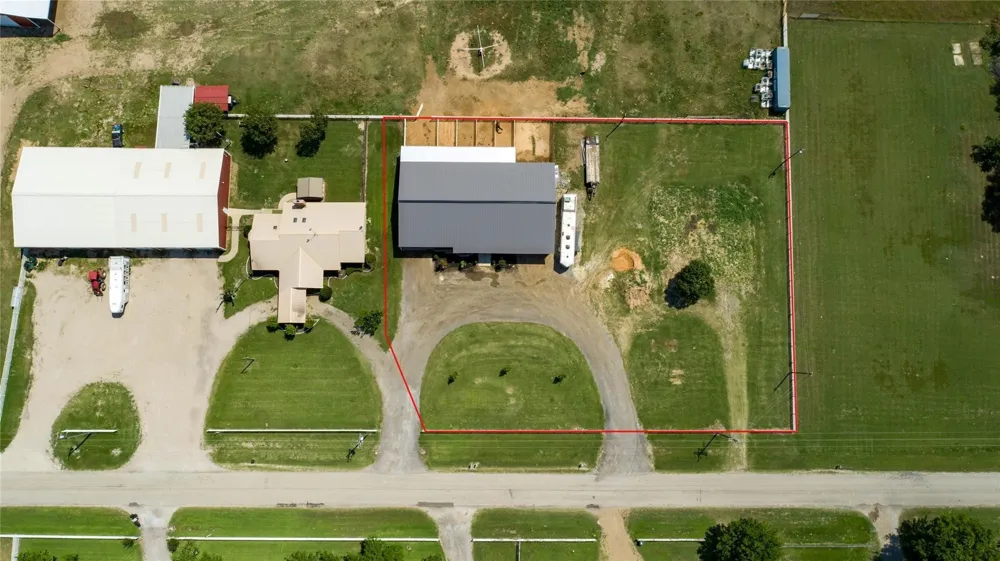 8075 County Road 151 Kaufman, TX 75142
