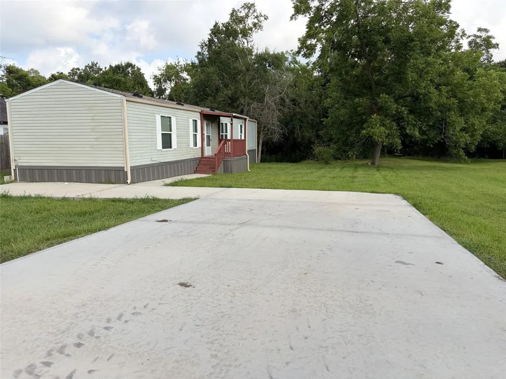 215 Live Oak Street Crosby, TX 77532