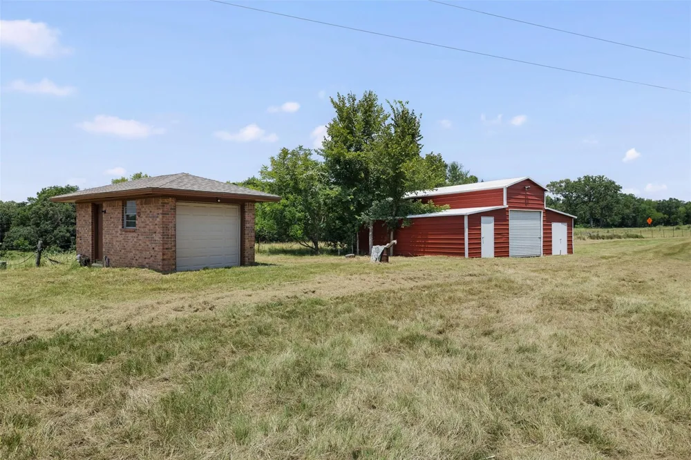 1852 County Road 202 Centerville, TX 75833