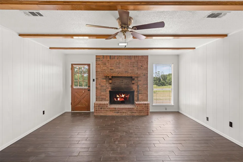 1852 County Road 202 Centerville, TX 75833