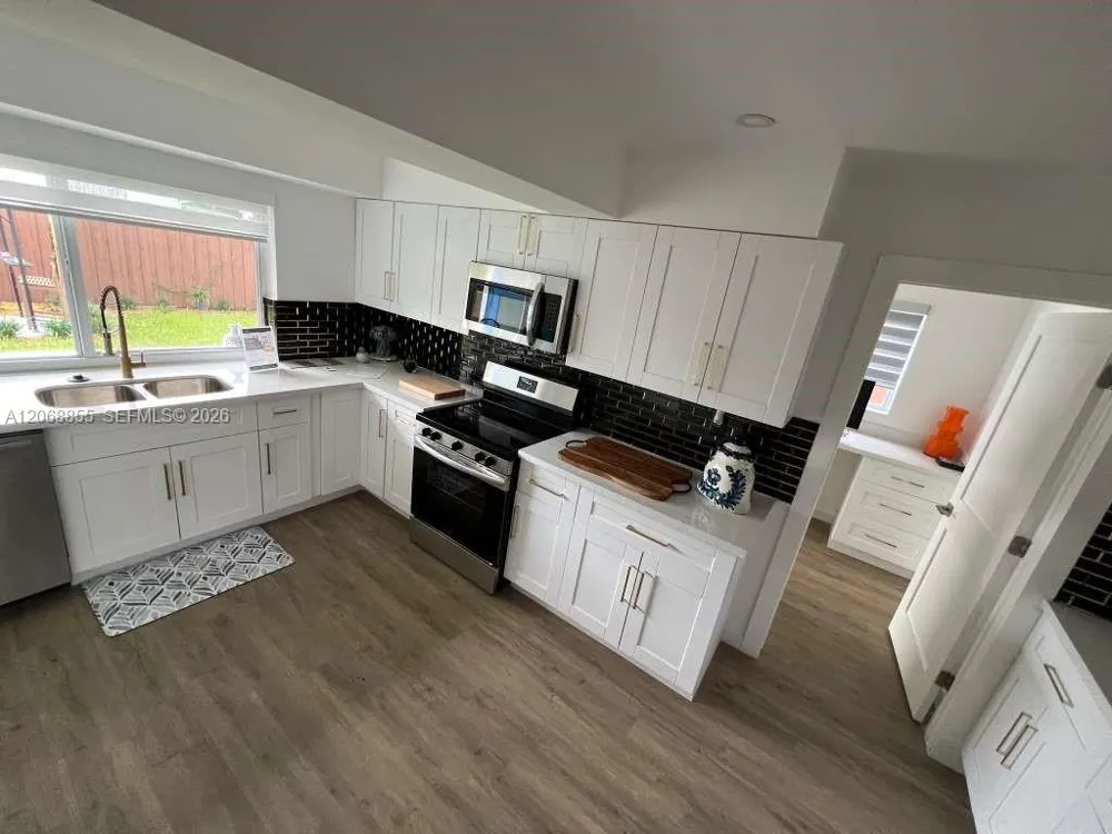 6220 NW 19th St Sunrise, FL 33313