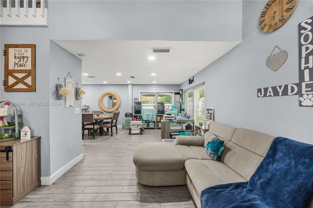 7216 SW 44th Ct Davie, FL 33314