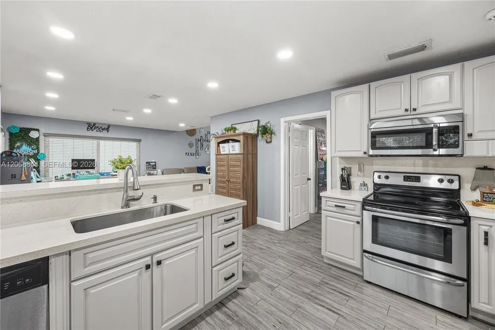 7216 SW 44th Ct Davie, FL 33314