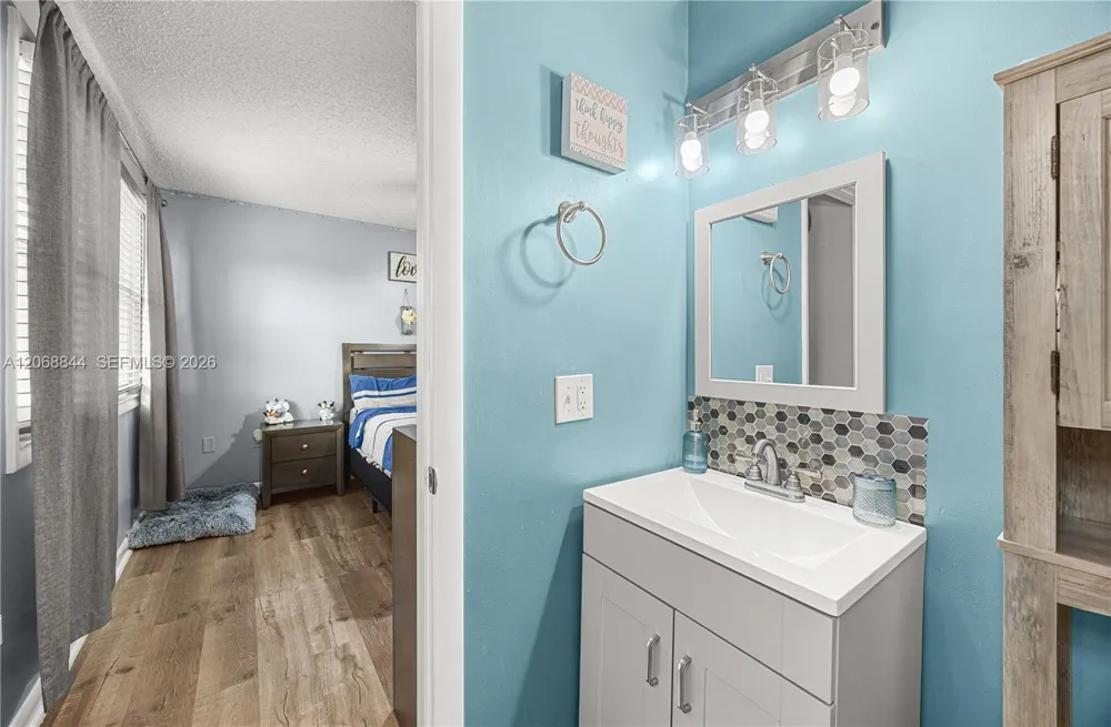7216 SW 44th Ct Davie, FL 33314