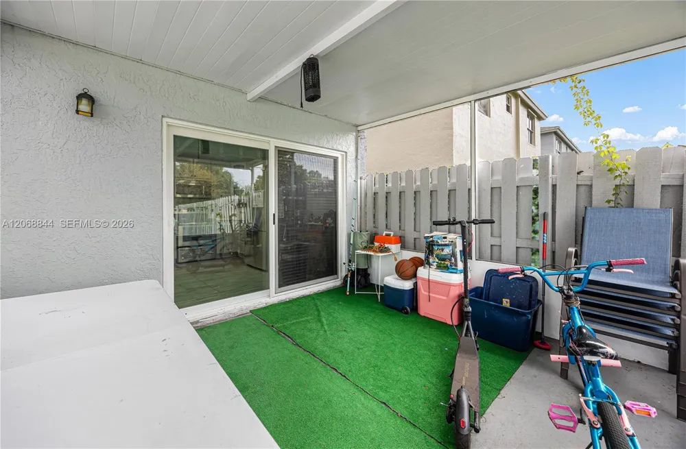 7216 SW 44th Ct Davie, FL 33314