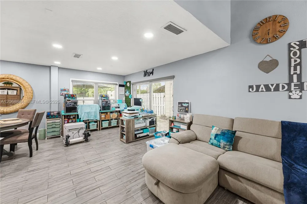 7216 SW 44th Ct Davie, FL 33314