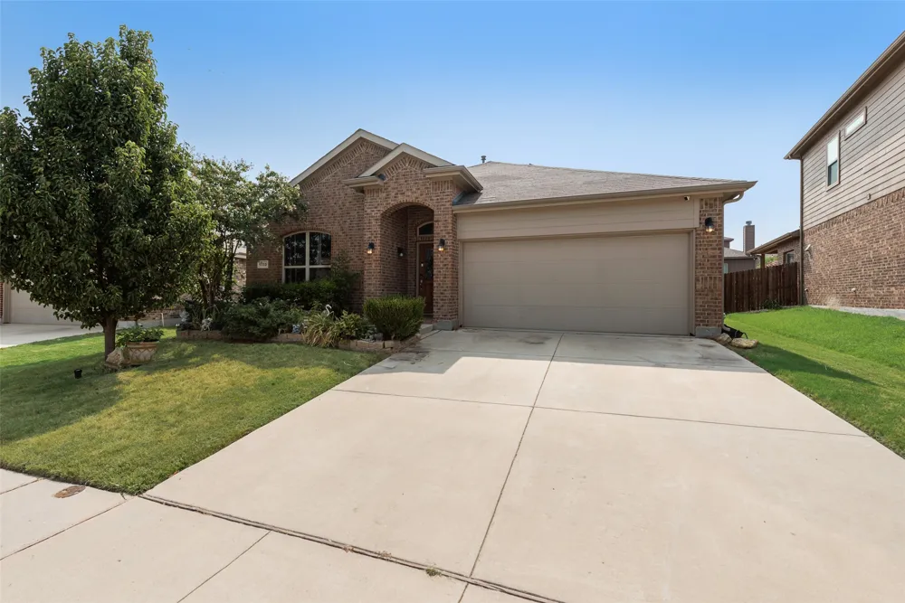 1733 Falling Star Drive Fort Worth, TX 76052