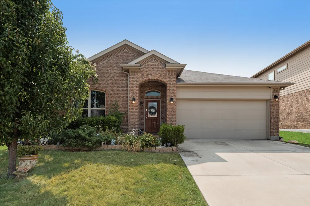 1733 Falling Star Drive Fort Worth, TX 76052