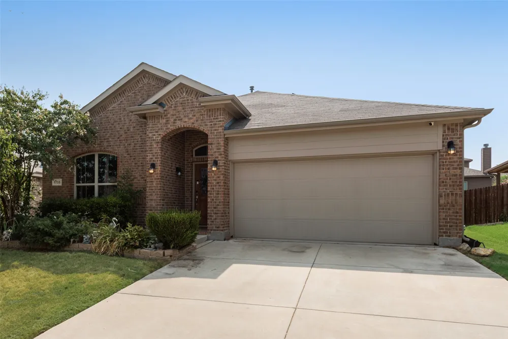1733 Falling Star Drive Fort Worth, TX 76052