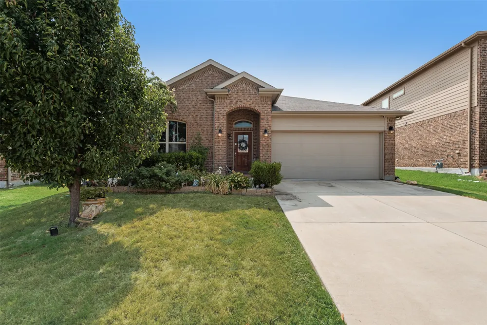 1733 Falling Star Drive Fort Worth, TX 76052