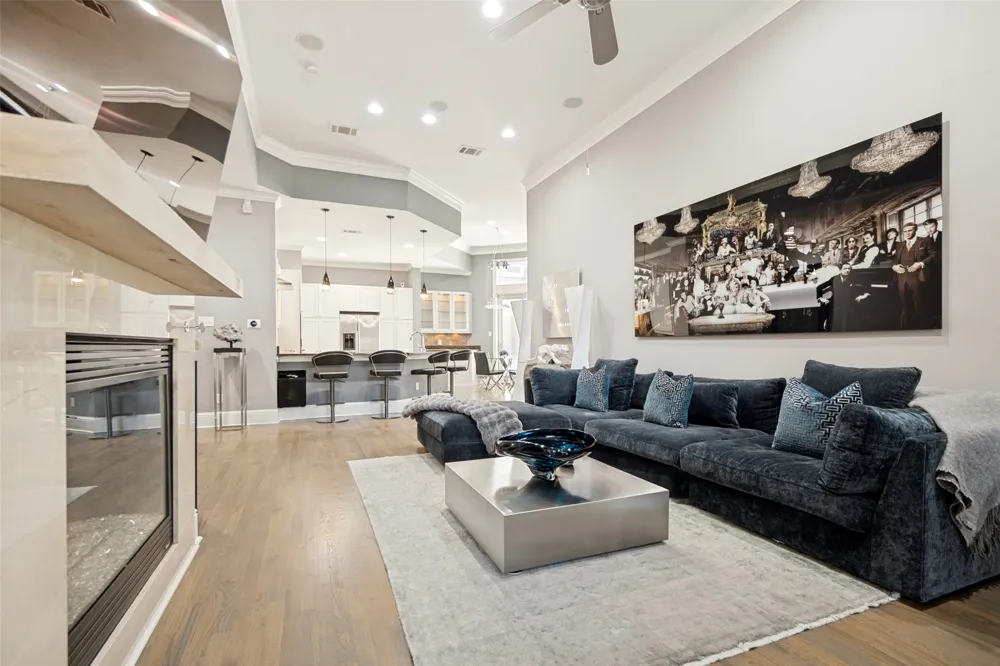 2716 Hibernia Street Dallas, TX 75204