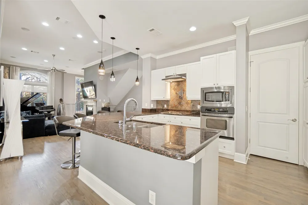 2716 Hibernia Street Dallas, TX 75204