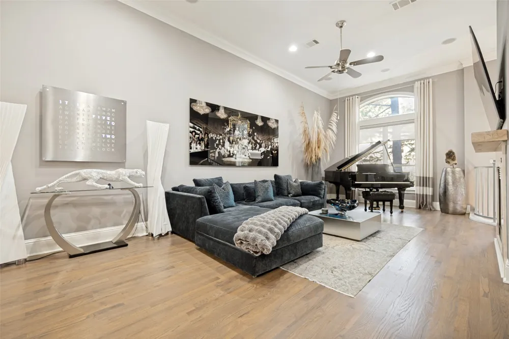 2716 Hibernia Street Dallas, TX 75204