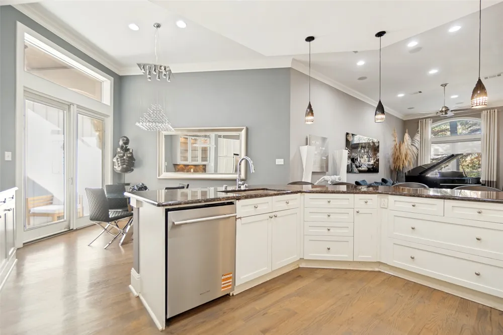 2716 Hibernia Street Dallas, TX 75204
