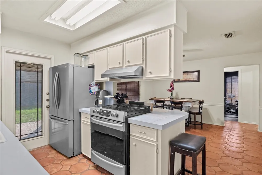 3218 Kennsington Court Corpus Christi, TX 78414