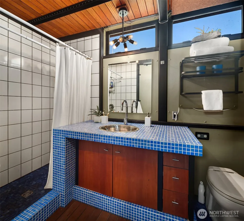 1301 Northlake Way Seattle, WA 98103