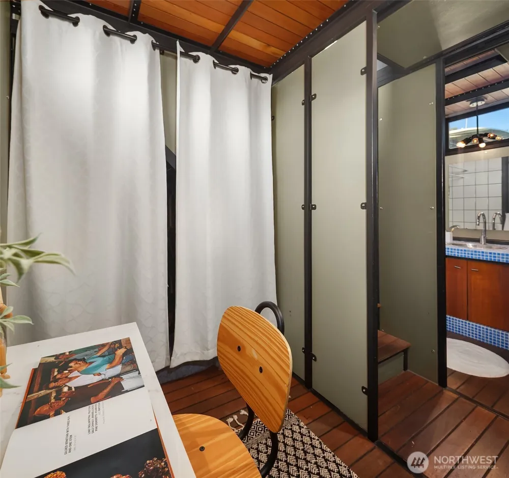 1301 Northlake Way Seattle, WA 98103