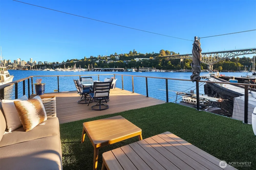 1301 Northlake Way Seattle, WA 98103