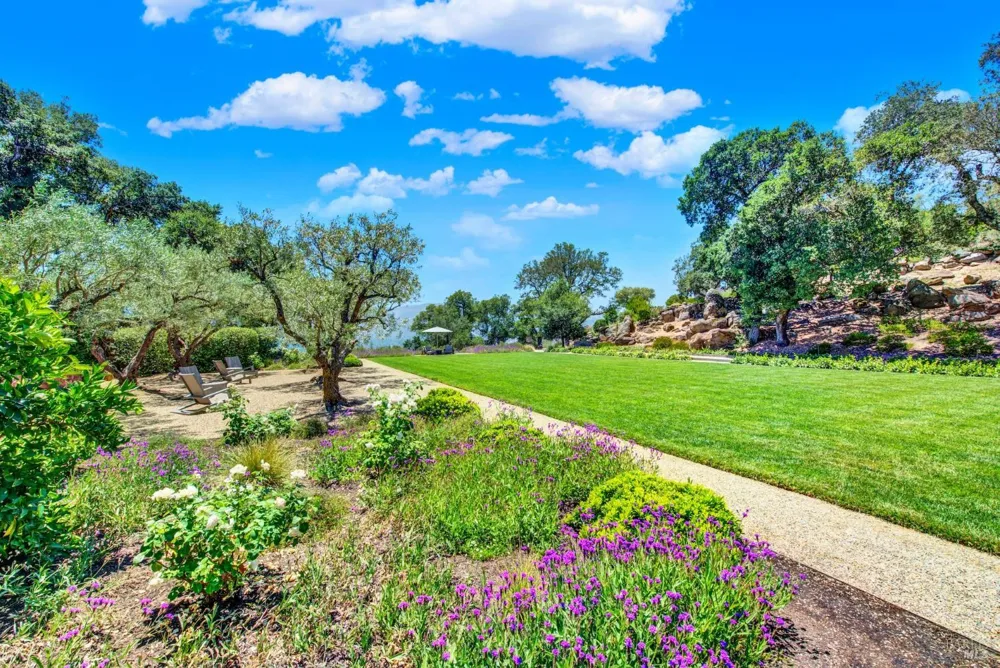 860 Meadowood Lane St. Helena, CA 94574