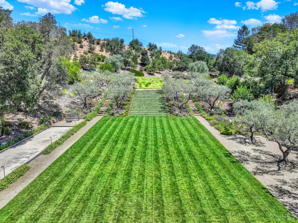 860 Meadowood Lane St. Helena, CA 94574