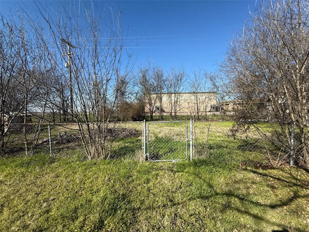 106 W Jeter Street Mabank, TX 75147