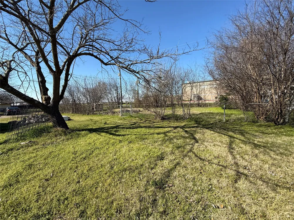 106 W Jeter Street Mabank, TX 75147