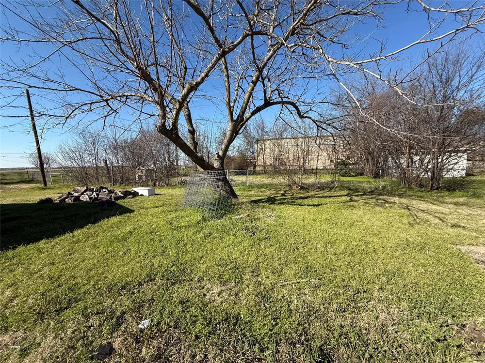 106 W Jeter Street Mabank, TX 75147