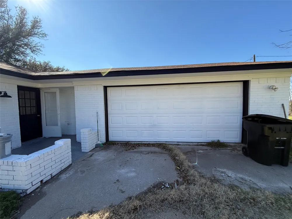 106 W Jeter Street Mabank, TX 75147