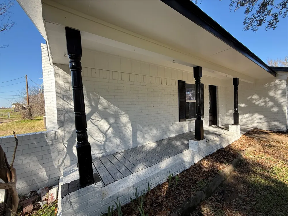 106 W Jeter Street Mabank, TX 75147