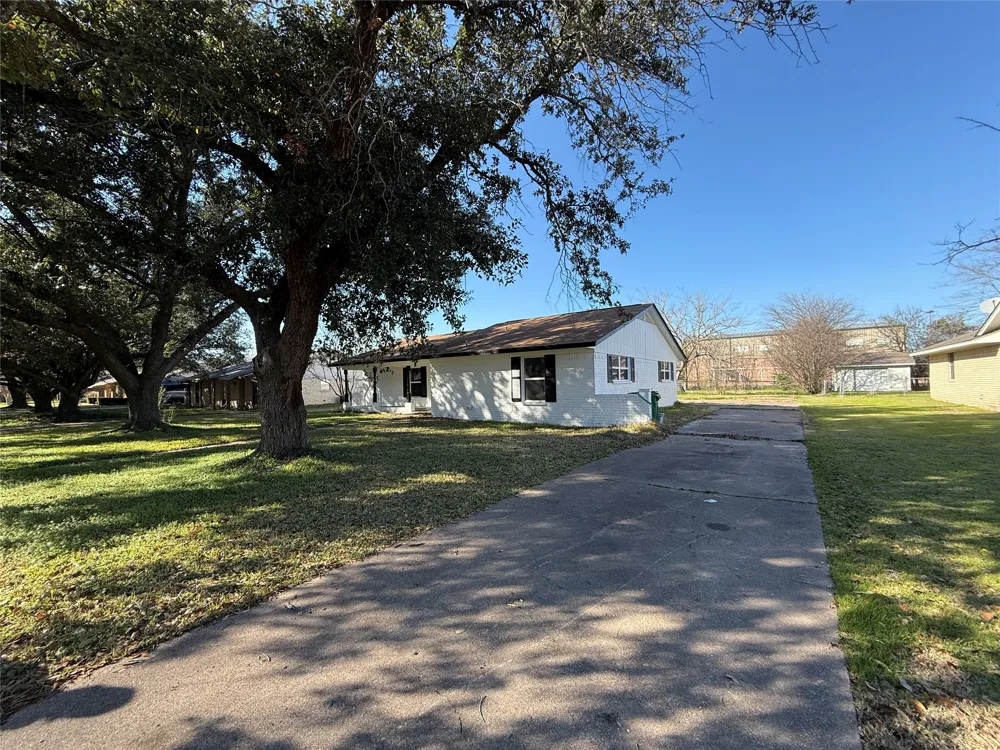 106 W Jeter Street Mabank, TX 75147